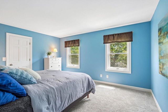 237 Hickory DRIVE, Delafield, WI 53018