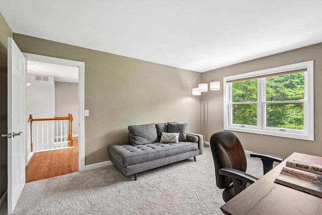 237 Hickory DRIVE, Delafield, WI 53018