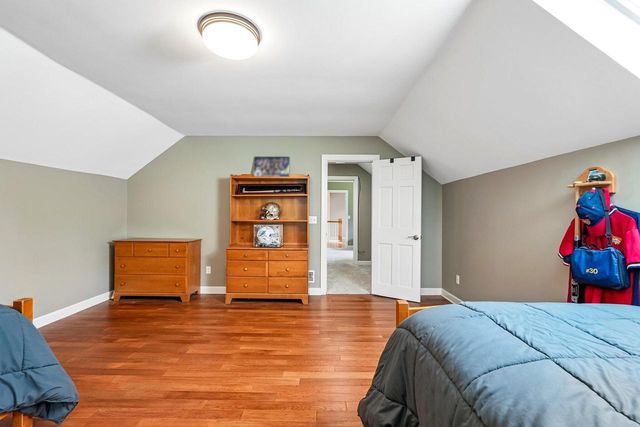 237 Hickory DRIVE, Delafield, WI 53018