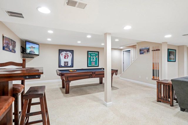 237 Hickory DRIVE, Delafield, WI 53018