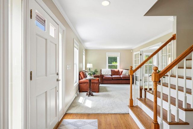 237 Hickory DRIVE, Delafield, WI 53018