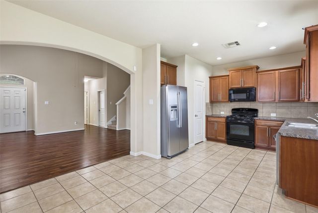 8911 Headstall Dr, Tomball, TX 77375