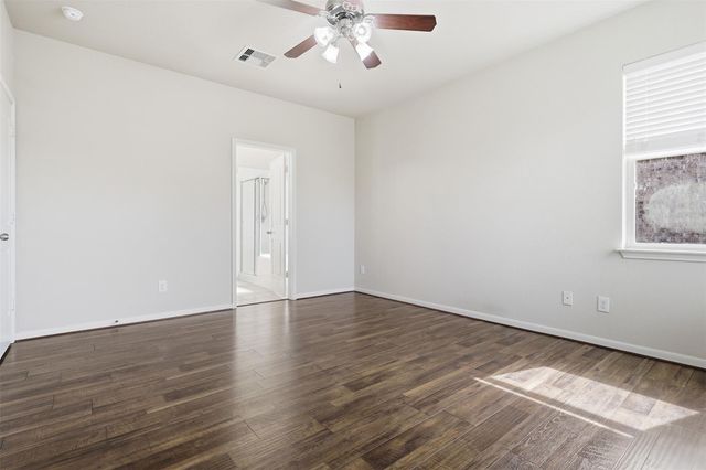 8911 Headstall Dr, Tomball, TX 77375