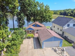 16431 Oak Hill Drive, Fenton, MI 48430