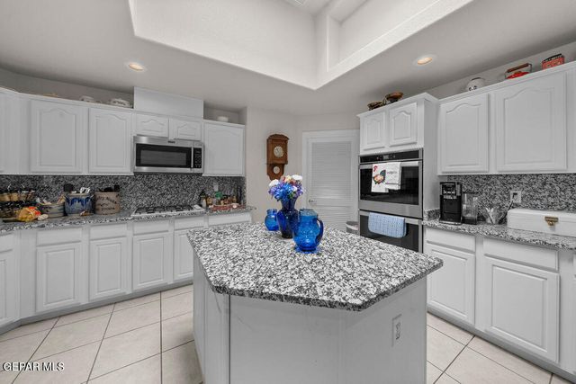 6020 OJO DE AGUA Drive, El Paso, TX 79912