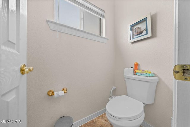 6020 OJO DE AGUA Drive, El Paso, TX 79912