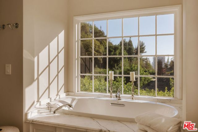 1460 N Doheny Drive, Los Angeles, CA 90069