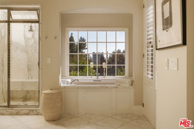 1460 N Doheny Drive, Los Angeles, CA 90069
