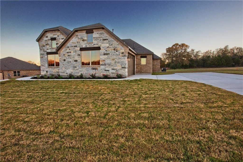 337 Chisholm TRL, Bastrop, TX 78602