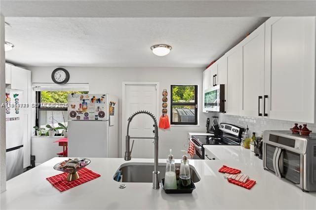 2407 Dewey Street, Hollywood, FL 33020
