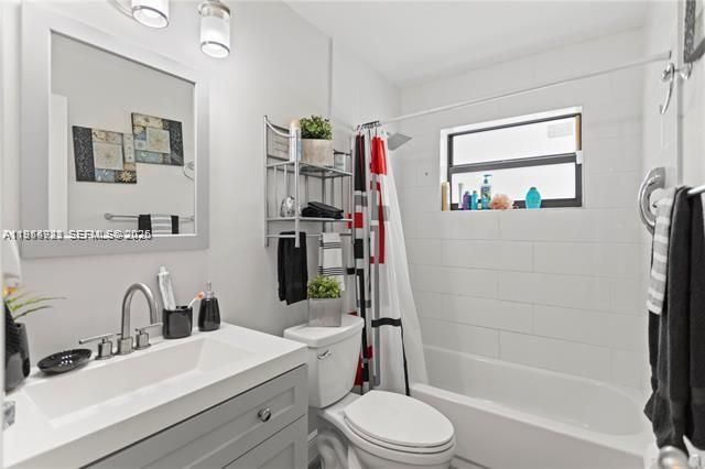 2407 Dewey Street, Hollywood, FL 33020