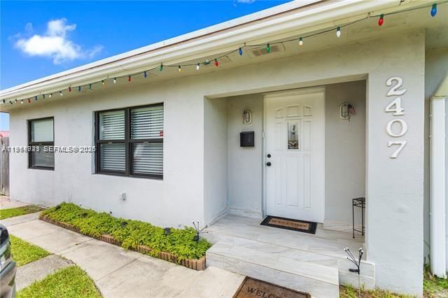 2407 Dewey Street, Hollywood, FL 33020