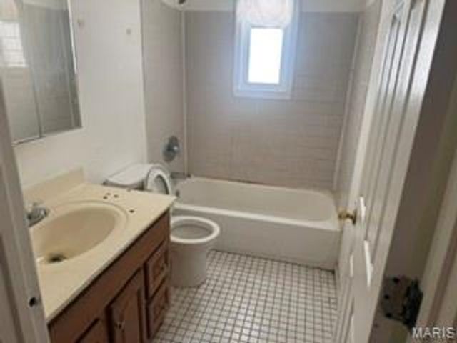 9078 Patrick Drive, St Louis, MO 63114