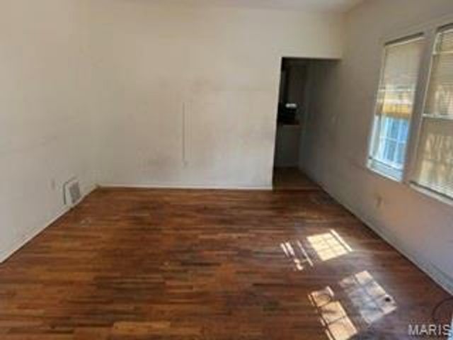 9078 Patrick Drive, St Louis, MO 63114