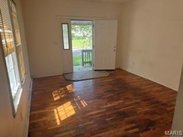 9078 Patrick Drive, St Louis, MO 63114
