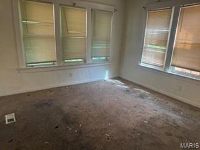9078 Patrick Drive, St Louis, MO 63114
