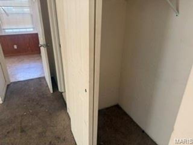 9078 Patrick Drive, St Louis, MO 63114