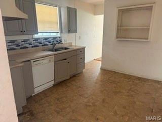 9078 Patrick Drive, St Louis, MO 63114