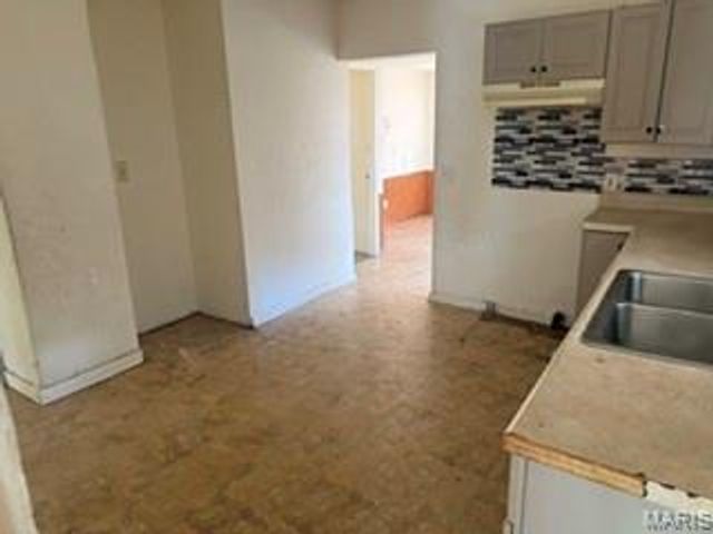 9078 Patrick Drive, St Louis, MO 63114