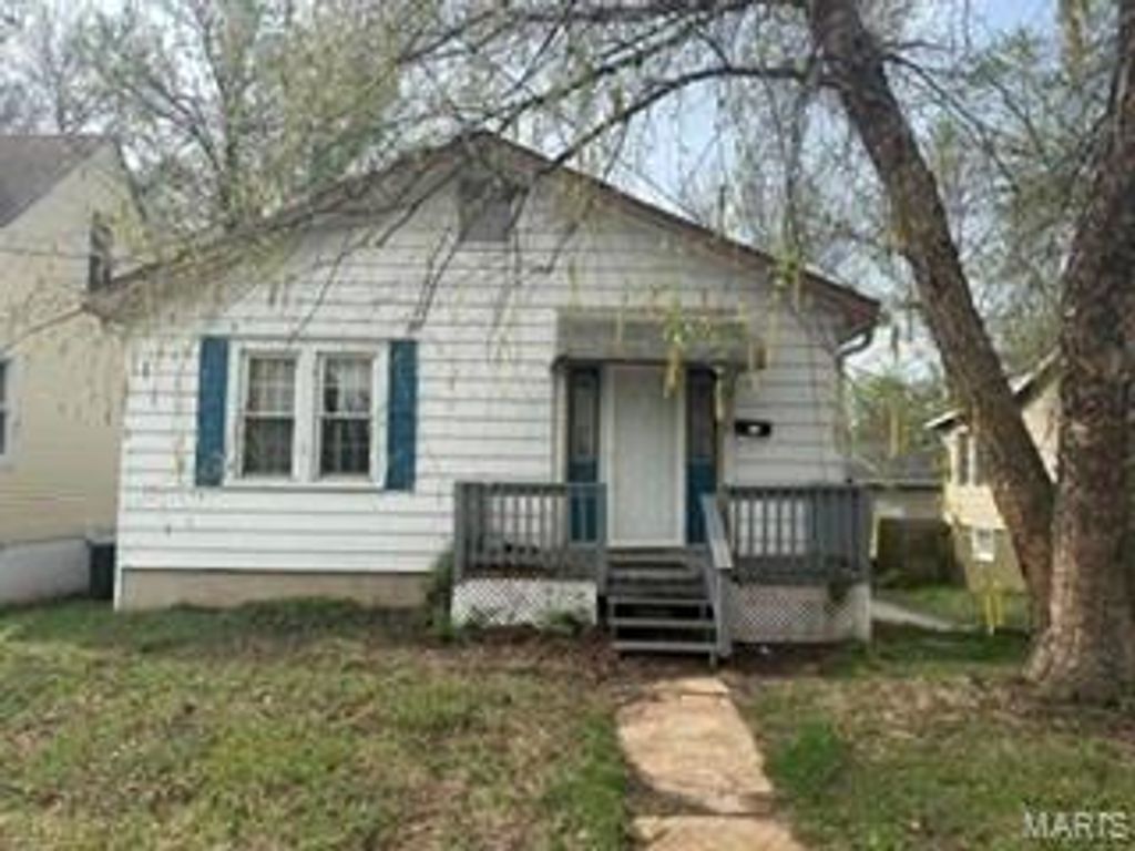 9078 Patrick Drive, St Louis, MO 63114