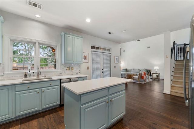 2751 Vinings Oak Drive SE, Atlanta, GA 30339