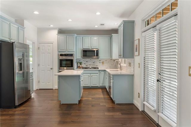 2751 Vinings Oak Drive SE, Atlanta, GA 30339