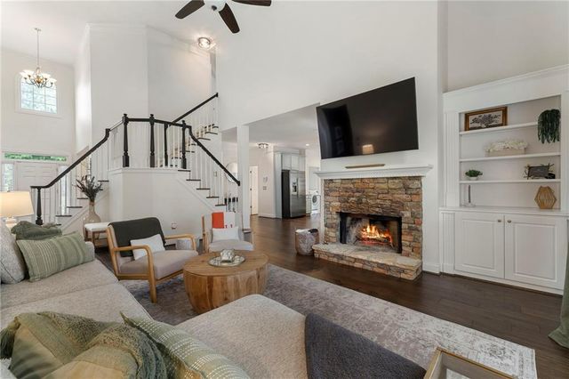 2751 Vinings Oak Drive SE, Atlanta, GA 30339