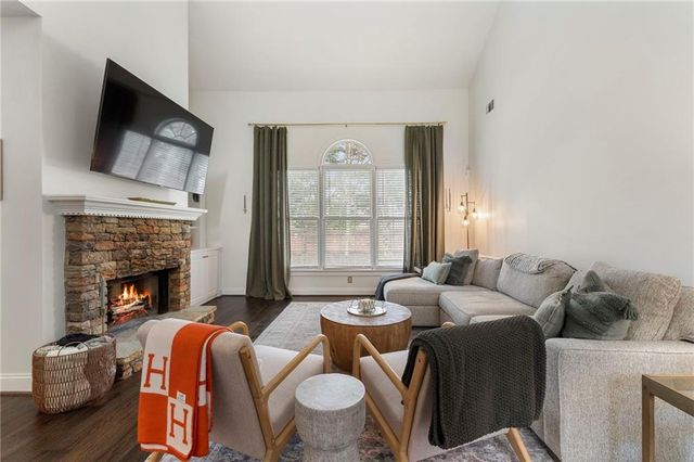 2751 Vinings Oak Drive SE, Atlanta, GA 30339