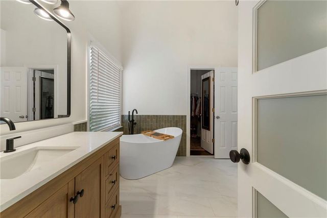 2751 Vinings Oak Drive SE, Atlanta, GA 30339