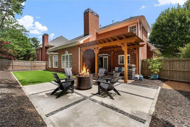 2751 Vinings Oak Drive SE, Atlanta, GA 30339
