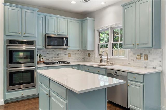 2751 Vinings Oak Drive SE, Atlanta, GA 30339