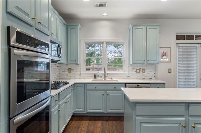 2751 Vinings Oak Drive SE, Atlanta, GA 30339