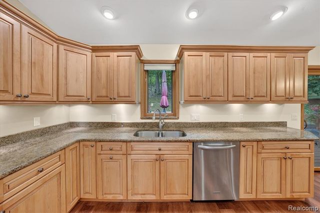 5001 Mohawk Avenue, Clarkston, MI 48348