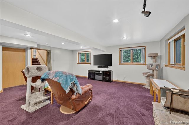 5001 Mohawk Avenue, Clarkston, MI 48348