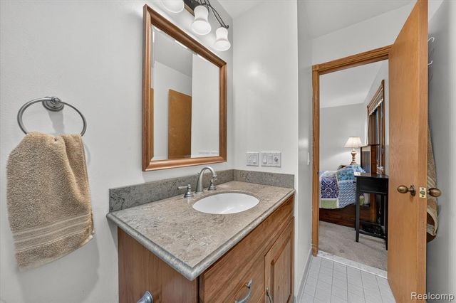 5001 Mohawk Avenue, Clarkston, MI 48348