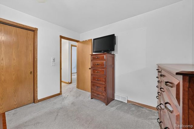 5001 Mohawk Avenue, Clarkston, MI 48348