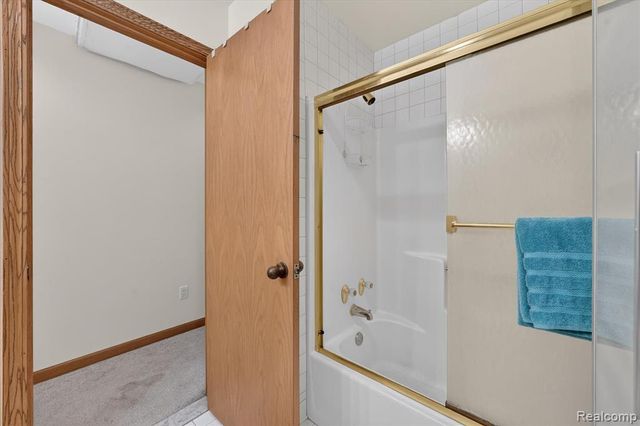 5001 Mohawk Avenue, Clarkston, MI 48348