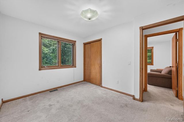 5001 Mohawk Avenue, Clarkston, MI 48348