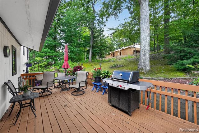 5001 Mohawk Avenue, Clarkston, MI 48348