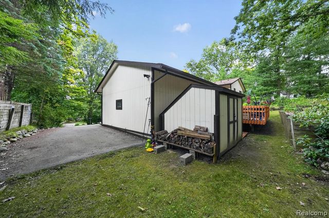 5001 Mohawk Avenue, Clarkston, MI 48348