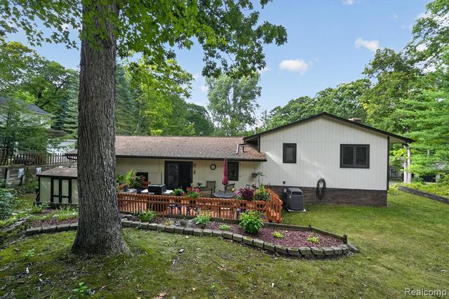 5001 Mohawk Avenue, Clarkston, MI 48348