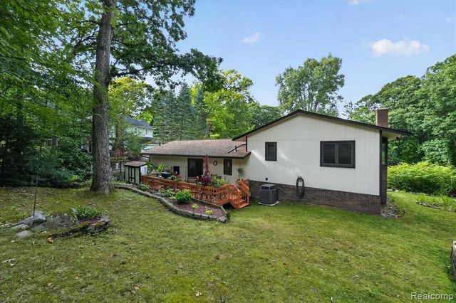 5001 Mohawk Avenue, Clarkston, MI 48348