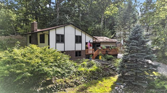 5001 Mohawk Avenue, Clarkston, MI 48348