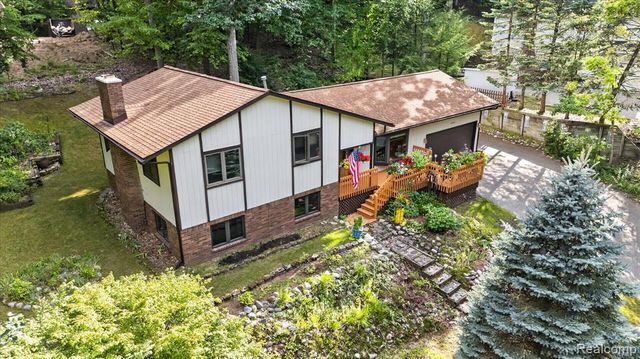 5001 Mohawk Avenue, Clarkston, MI 48348