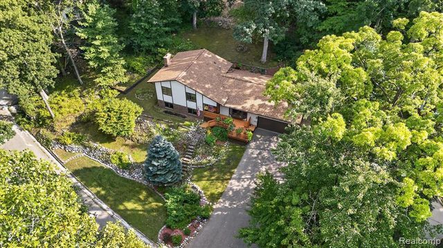 5001 Mohawk Avenue, Clarkston, MI 48348
