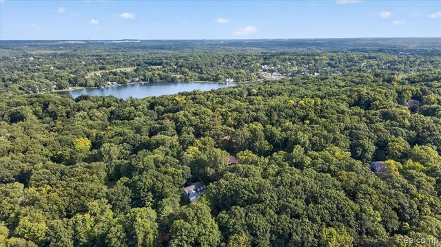 5001 Mohawk Avenue, Clarkston, MI 48348