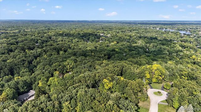 5001 Mohawk Avenue, Clarkston, MI 48348