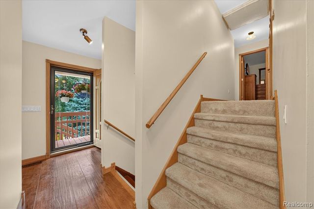 5001 Mohawk Avenue, Clarkston, MI 48348