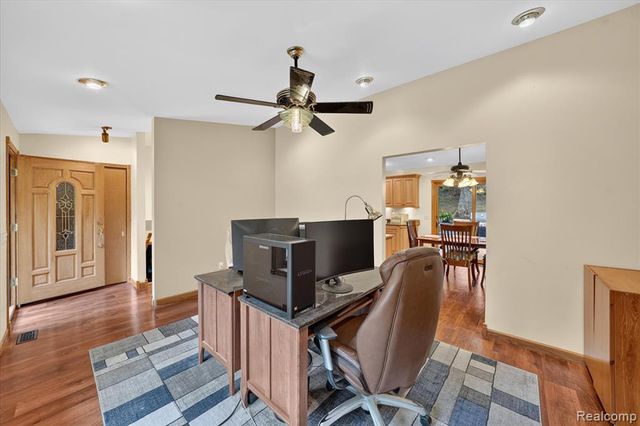 5001 Mohawk Avenue, Clarkston, MI 48348