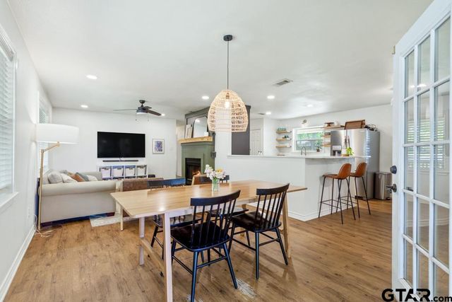 709 N GEORGIA St, Lindale, TX 75771